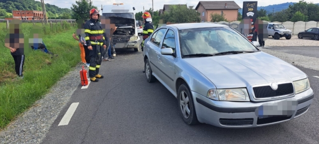 Argeș. Impact între două mașini. Intervin pompierii