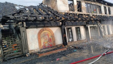 Incendiu de amploare. Mănăstire în flăcări