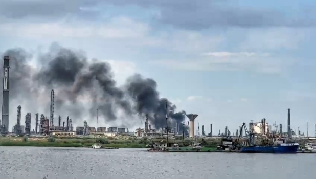 Incendiu de amploare la Rafinăria Petromidia! S-a activat planul ROȘU