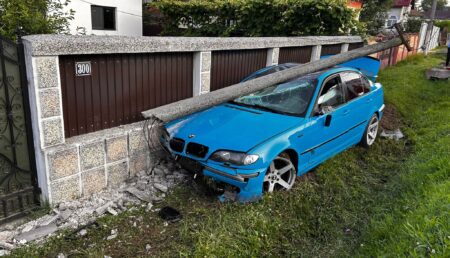 Accident în Argeș. Impact puternic între trei mașini