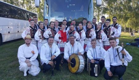 Ansamblul „Nuntașii Bihorului” revine la Festivalul de Folclor, în Mioveni