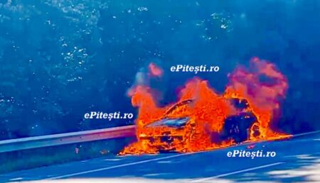 Mașină în flăcări pe Autostradă, aproape de Pitești
