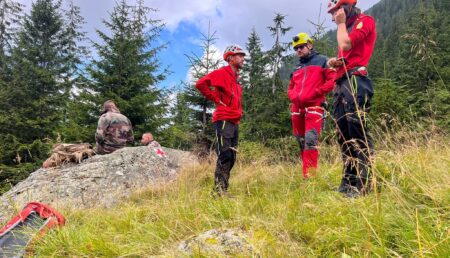 Argeș. Intervenție maraton de salvare a unui turist grav rănit în Munții Făgăraș