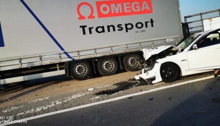Accident grav pe Autostradă! Un bolid Mercedes a intrat într-un TIR
