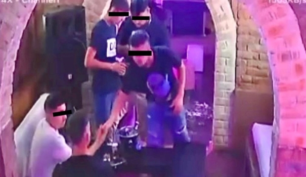 Pitești. „Bombardieri” în acțiune! S-au crezut VIP-uri într-un bar din Centru și au „uitat” să plătească!