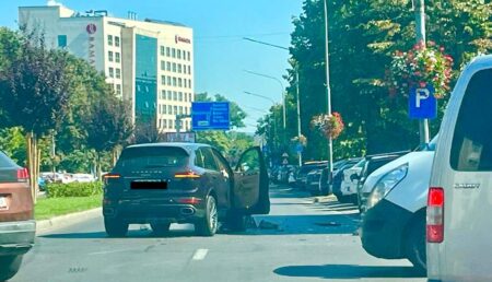 Accident în Pitești. Bolid Porsche implicat