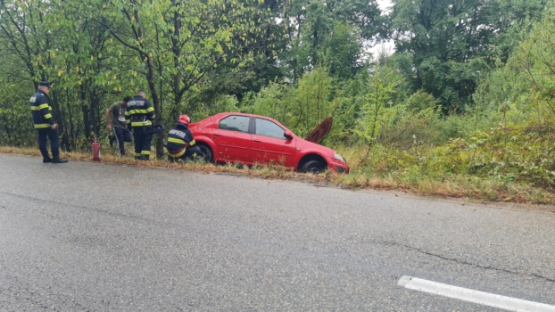 Haos pe șoselele din Argeș! Un nou accident! A părăsit partea carosabilă