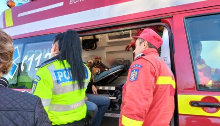 Accident cu victimă în Argeș. Două mașini s-au lovit