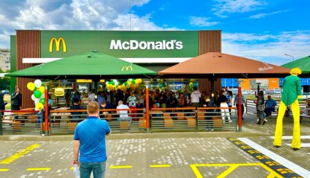 Pitești. Fanii McDonald`s au luat cu asalt restaurantul nou deschis!
