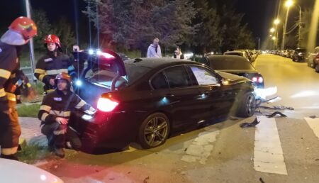 Accident cu 4 mașini în Pitești, lângă Bazin. Șoferul beat a lovit și a fugit!