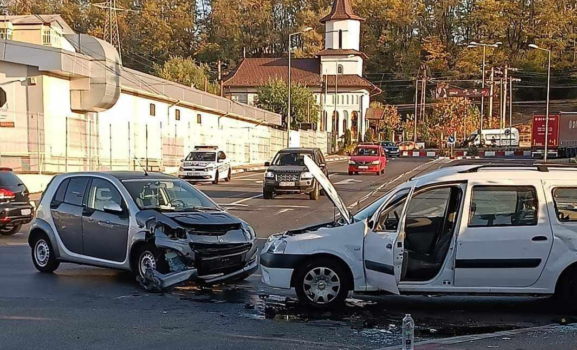 Argeș. Șofer vitezoman a provocat un accident cu trei mașini