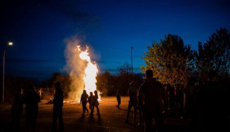 La Mioveni s-a respectat tradiția și ca în fiecare an s-a aprins Focul Lui Sumedru