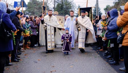 Binecuvântare! Două icoane făcătoare de minuni au ajuns la o biserică din județ!