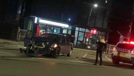 Din nou accident în Pitești! A lovit puternic o mașină parcată, lângă McDonald’s