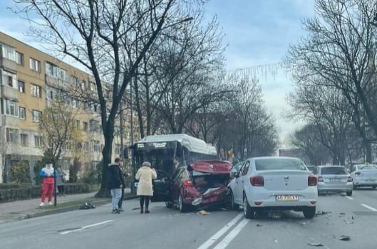 Pitești. Accident deosebit de grav, lângă Spital, în Nord!