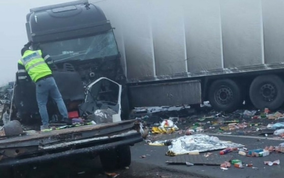 Sfârșit tragic! La 21 de ani a murit după ce a intrat cu mașina în două TIR-uri