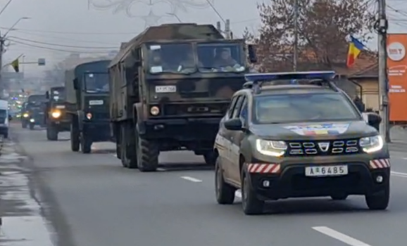 „Paradă” la intrarea în Pitești! Poliția Militară și camioane ale Armatei, în oraș