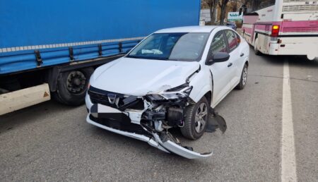 Accident lângă Pitești. O tânără de 19 ani a avut nevoie de îngrijiri medicale