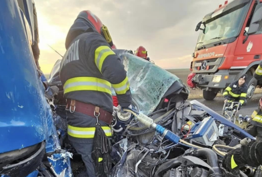 Impact devastator între un mastodont și un autoturism. Mamă și fiică au murit pe loc