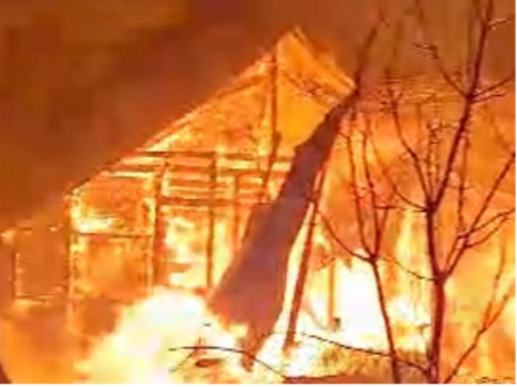 Argeș. Incendiu înfiorător cu victimă! Pensiune cu turiști, în flăcări