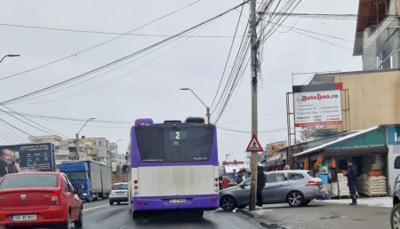 Autobuz Publitrans Mercedes, accident cu un… Mercedes