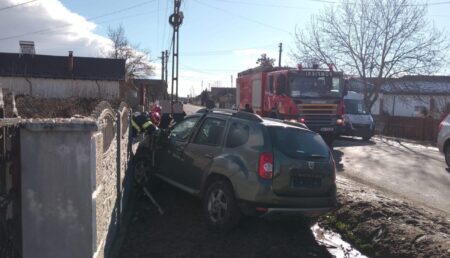 Accident cu două autoturisme în Argeș! Intervenție de urgență