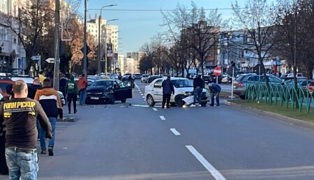 Accident în Pitești. Un taxi implicat