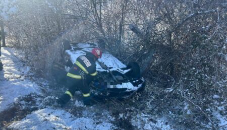 Accident în zona Uzina Dacia: S-a răsturnat cu mașina