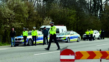 Poliția: Restricții pe autostradă și pe cele mai circulate tronsoane de drumuri