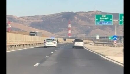 Urmărire pe autostradă! Un șofer ,,i-a plimbat” zeci de kilometri pe polițiști!