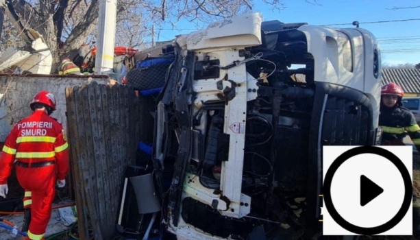 Șofer de camion, mort! S-a răsturnat cu mastodontul