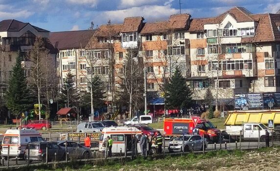 Accident cu 2 mașini lângă Pitești. Sunt persoane rănite
