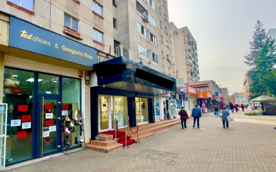Totul la jumătate de preț! Oamenii cumpără în neștire!