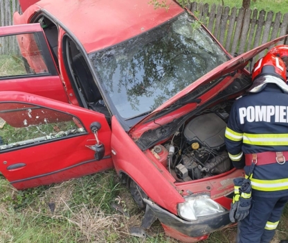 Accident în Argeș: un șofer de 81 de ani a „zburat” de pe șosea