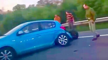 Impact violent pe Autostradă: Hyundai transformat într-o epavă!