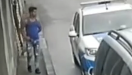 Imagini video incredibile! Ce a făcut când a trecut pe lângă mașina de Poliție