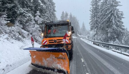 Ninge! Drumarii au ieșit să curețe șoselele!