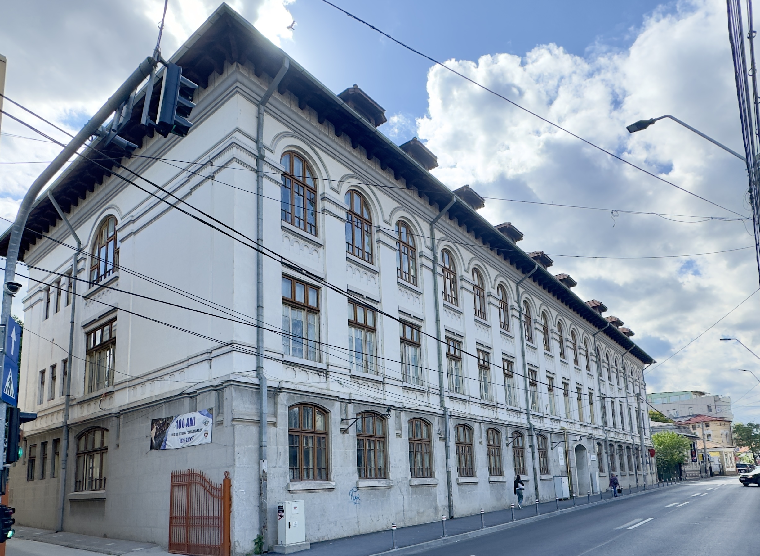 Colegiul Zinca Golescu Pitești: program nou pentru elevi, mai puține ore și două zile online