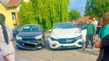 Accident cu un bolid Mercedes de peste 100 de mii €, la intrare în Pitești