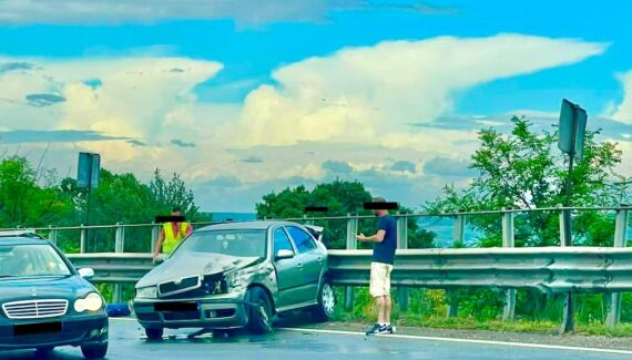 Accident lângă Pitești, pe Autostradă: Un camion i-a dat daună totală!