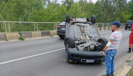 Accident grav! Mașină răsturnată în Argeș