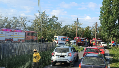 Accident cu 2 mașini lângă Pitești! Mai multe persoane sunt rănite