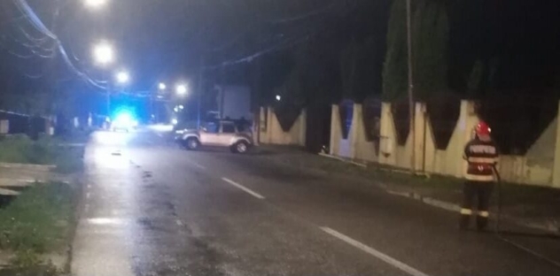 Noapte agitată: Pompierii, intervenție în forță la accidente grave