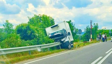 Argeș. Accident grav: Incredibil ce s-a întâmplat cu șoferul!