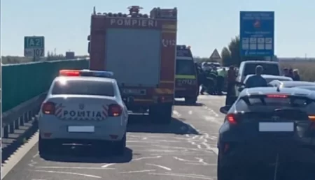 Carambol pe autostradă: Două autoturisme și cinci camioane implicate! Trafic blocat