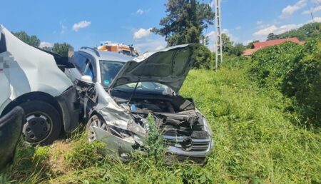 Accident grav pe cel mai circulat drum! Două persoane au nevoie de ajutor