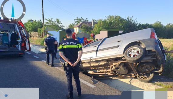 Accident, ACUM! Mașină intrată în cap de pod, în Argeș