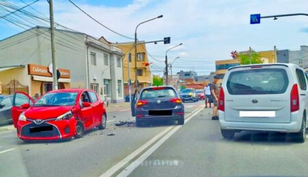 Pitești. Accident în Nord cu șofer începător!