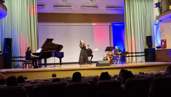 Frumoasă și talentată: Miss ,,Zinca” 2023 a strălucit pe scena Filarmonicii Pitești