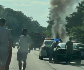 Alertă! O mașină a luat foc pe autostradă